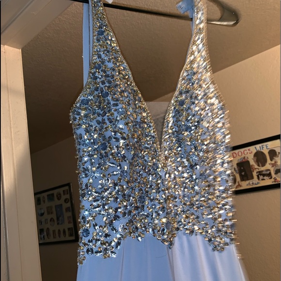 I am selling my prom dress! - Picture 4 of 6